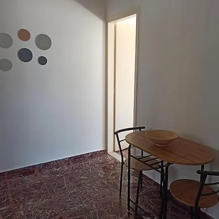 Lovely Beachfront Apartament Malaki